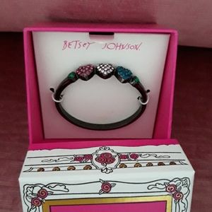 Betsey Johnson 3 hearts bracelet